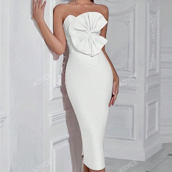 Elegant White Strapless Dress - Picture 3 of 4
